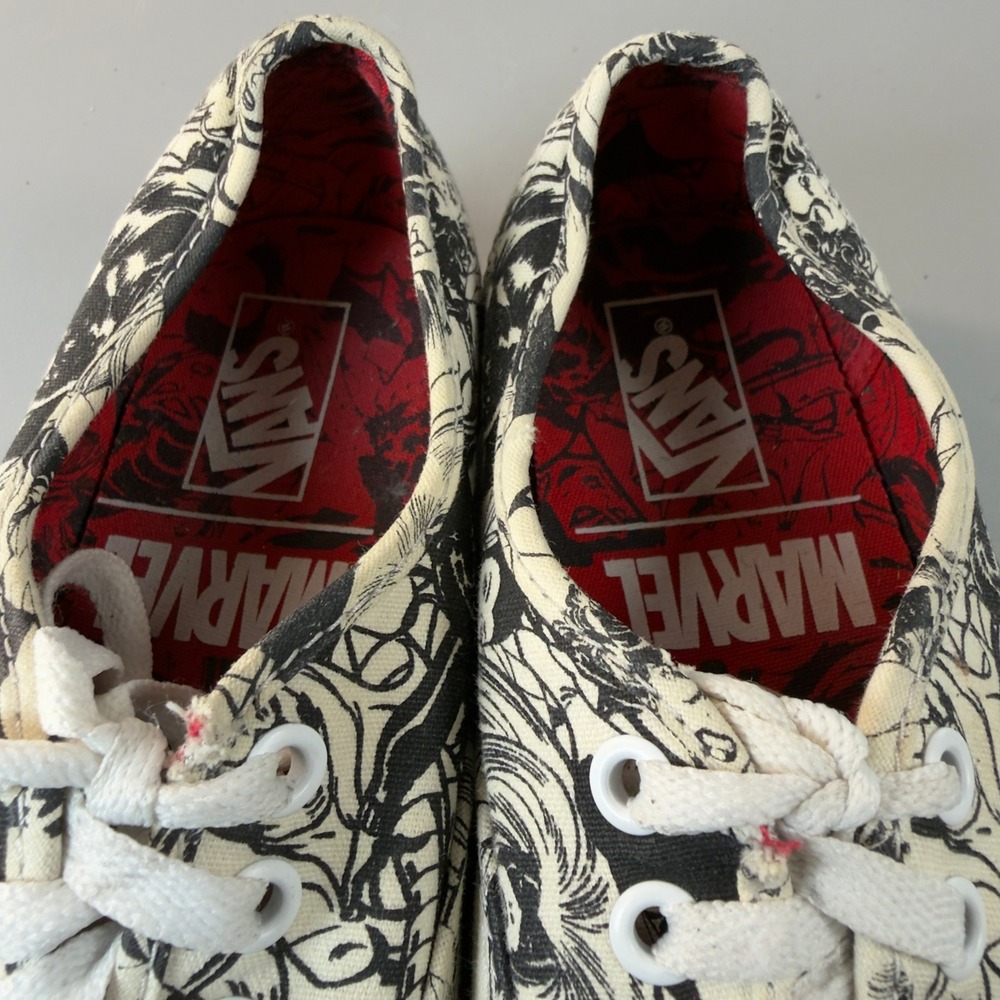 Vans Authentic Marvel Womens 7 Skate Shoes Low Lace Sneakers Superhero All‎ Over - Picture 13 of 16